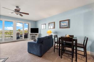 Laketown Wharf #320 by Nautical Properties