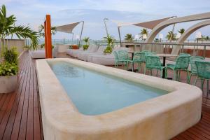 Setai Yacht Premium - By Almare Flats