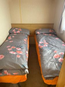 Grey 1 Caravan Ingoldmells 3 bedrooms 6 berth