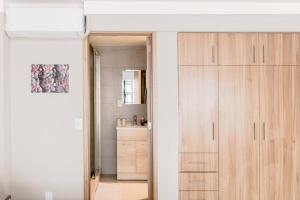 101 Lovely 2Bdrm 2bath apt AC Rooftop