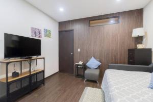 301 Historic building 1Bdrm 1bath AC Rooftop