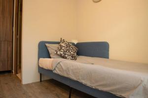 202 Walk the City Center 1bdrm 2bath AC Apt