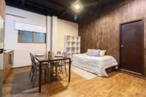 506 Great Location AC 1Bdrm 1bath apt Rooftop