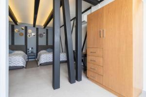 3Ph Amazing 2Bdrm 2bath private terrace fits 10