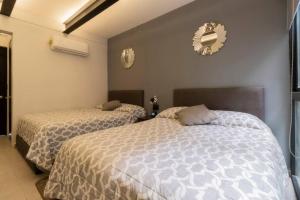 3Ph Amazing 2Bdrm 2bath private terrace fits 10