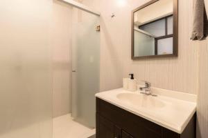 206 Zocalo Cathedral 2Bdrm 2Bath apt AC Rooftop