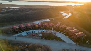 New Lux Cabin Hot Tub FirePit Games