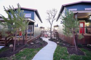 New Modern Lux Cabin Hot Tub FirePit Games