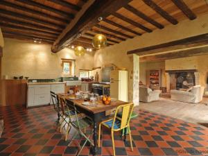 Longère Percheronne avec jardin clos et cheminée luxueuse - FR-1-497-197