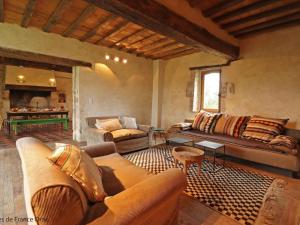 Longère Percheronne avec jardin clos et cheminée luxueuse - FR-1-497-197