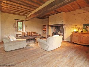 Longère Percheronne avec jardin clos et cheminée luxueuse - FR-1-497-197