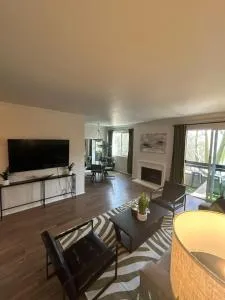 Beverly Hills Midle City 1 br Apt with Parking 202 - 比弗利山庄
