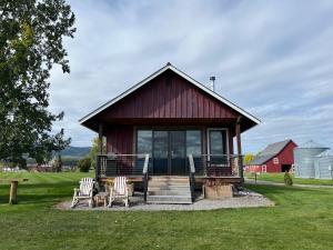 obrázek - New Cabin with Spectacular Views of Flathead Lake.