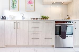 1 Bedroom Gem with Hagley Park at your doorstep