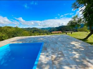 piscina nas montanhas de Gonçalves