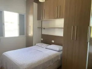 Apto/garagem coberta/900m-Centro - Sete Barras