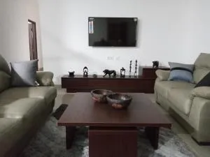 3 Scone Villa - Danfa