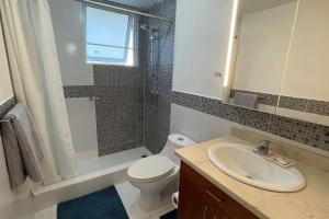 beautiful beachfront complex with 2 pools, free wifi, free beach chairs