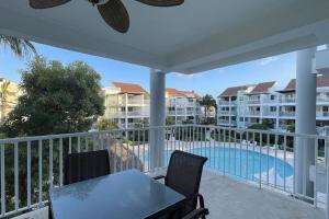 beautiful beachfront complex with 2 pools, free wifi, free beach chairs