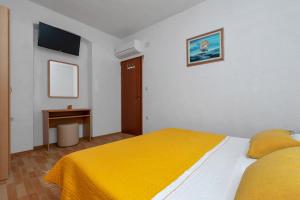 Apartments by the sea Igrane, Makarska - 20373