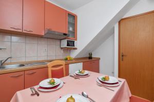 Apartments by the sea Igrane, Makarska - 20373