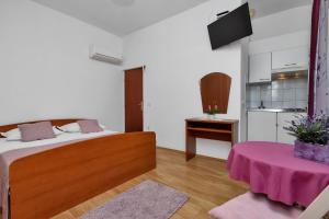 Apartments by the sea Igrane, Makarska - 20373