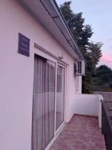 Apartments with a parking space Slime, Omis - 22826 - Slime