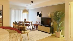 Chic Retreat by Santa Monica