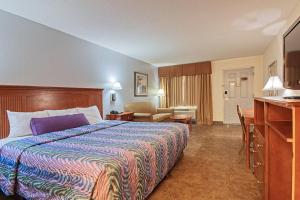 Standard King Room - Non-Smoking  room in Regency Inn & Suites
