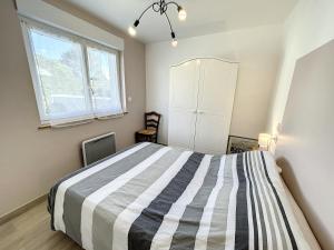 Maisons de vacances Maison renovee 3 chambres, proche mer, jardinet equipe, centre-ville - FR-1-361-464 : photos des chambres