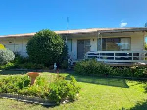 Parnella Cottage - Pet friendly - Binalong Bay