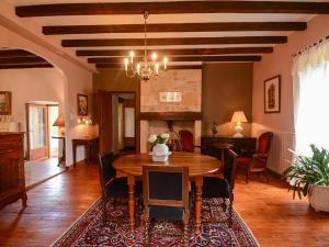 Maisons de vacances Gite Veyrignac, 4 pieces, 6 personnes - FR-1-616-346 : photos des chambres