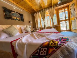 Sainj Riverside Cottages