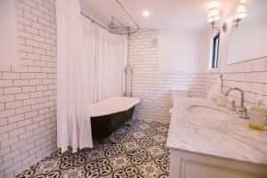 Pet-Friendly Highlands Home with Fireplace