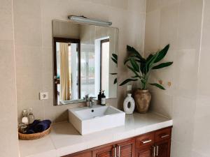 Biệt Thự Có Hồ Bơi Riêng (Villa with Private Pool)