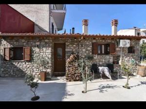 Το πατρικό του Σταύρου.