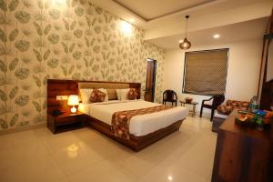 Hotel Bhairav Bagh -100 Mtr from Celebration Mall