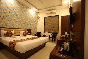 Hotel Bhairav Bagh -100 Mtr from Celebration Mall
