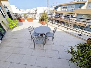 Penthouse with Large Terrace close to Seafront