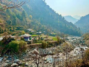 Sainj Riverside Cottages