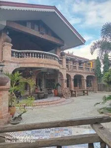 Mount Pinatubo Base Camp at Balai Hermogina - 丹辘