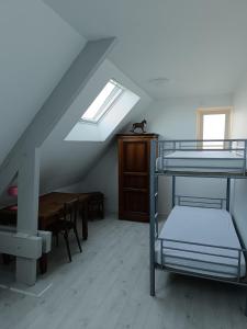 Maisons de vacances Grande Maison de plain pied avec jardin arbore. : photos des chambres