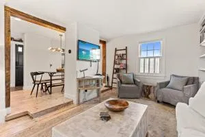 Downtown Steps to Waterfront "The Garden" - 索尔兹伯里