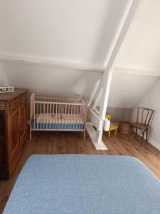 Maisons de vacances Grande Maison de plain pied avec jardin arbore. : photos des chambres