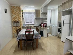 Praia De Palmas, apartamento 2 quartos, completo próximo a praia e todo comercio