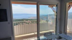 Maisons de vacances Gites Sassone, piscine, jacuzzi et vue mer panoramique sur Ajaccio : Villa 2 Chambres (5 Adultes)