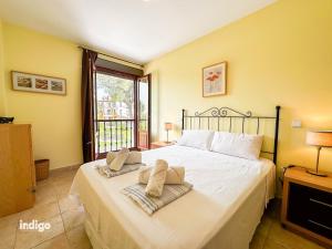 Bright Apartment with Pool Views MOR01