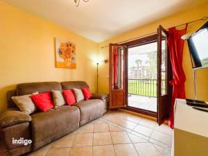 Bright Apartment with Pool Views MOR01