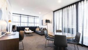 lovely 2 bds in heart chatswood free parking