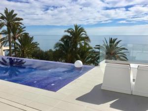 Designvilla with breathtaking view for 14 guests